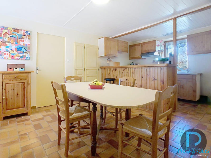 Maison - 201 m² - 8 pièces