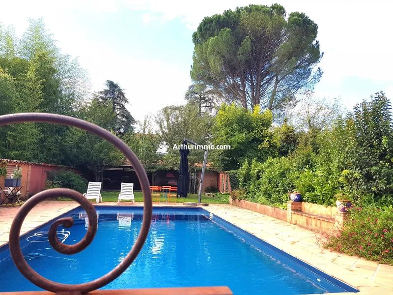 Maison - 267 m² - 9 pièces