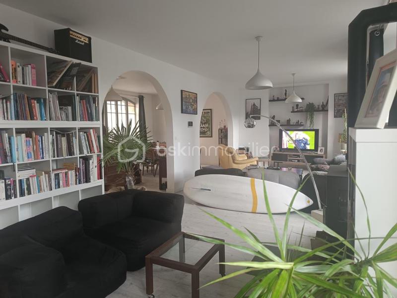 Demeure - 251 m² - 8 pièces