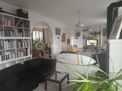 Demeure - 251 m² - 8 pièces