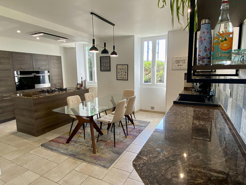 Maison - 190 m² - 9 pièces