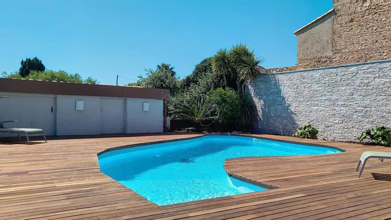 Maison - 214 m² - 6 pièces