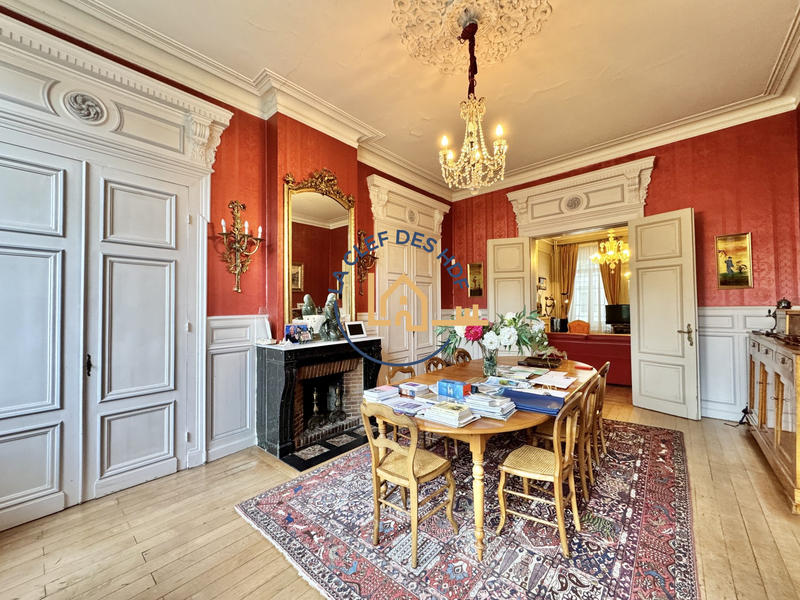 Maison - 312 m² - 9 pièces