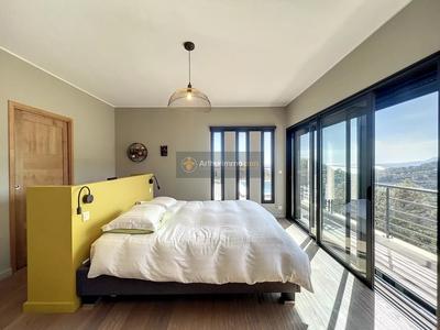 Maison - 195 m² - 5 pièces