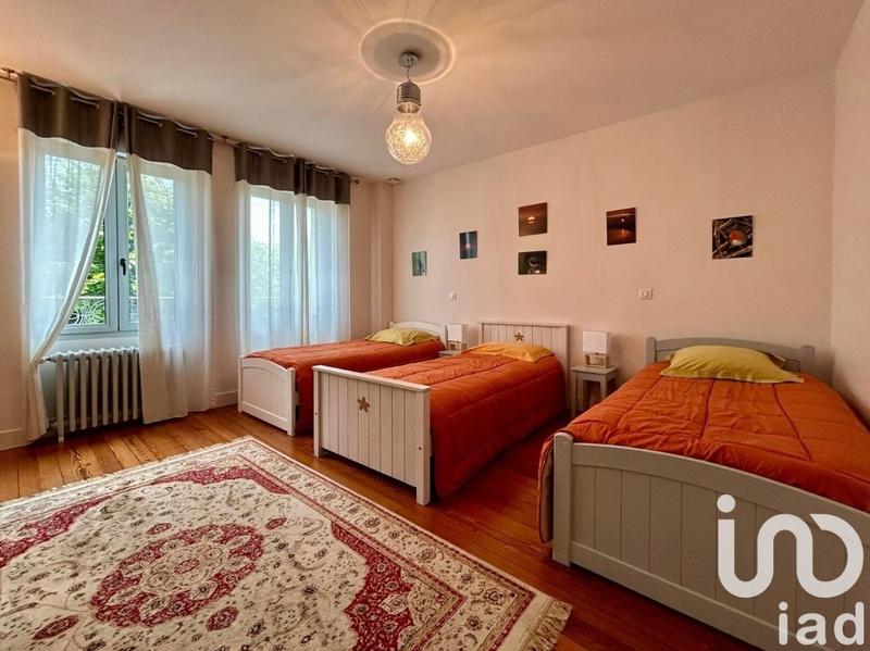 Maison - 245 m² - 9 pièces