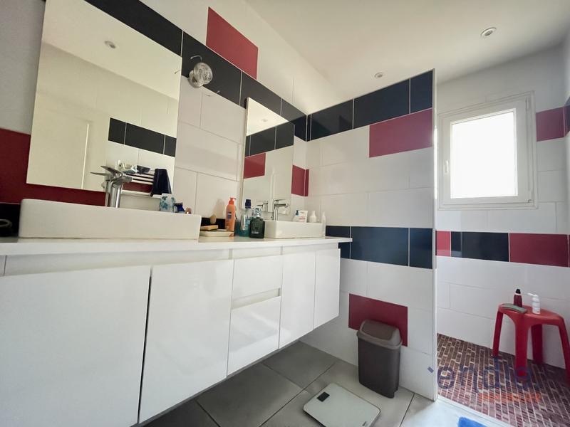 Maison - 95 m² - 4 pièces