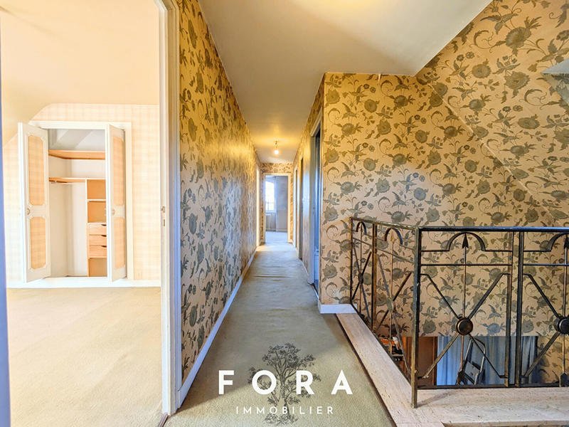 Maison - 212 m² - 8 pièces