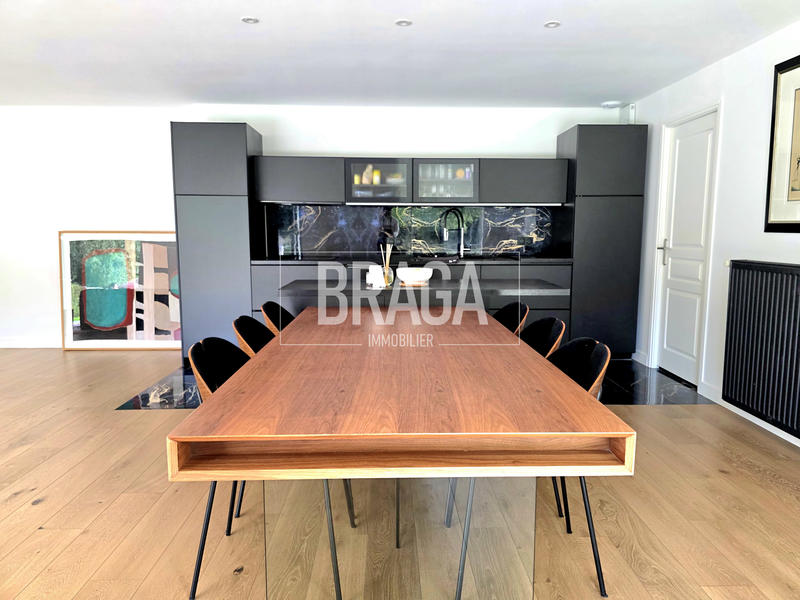 Propriété - 222 m² - 6 pièces