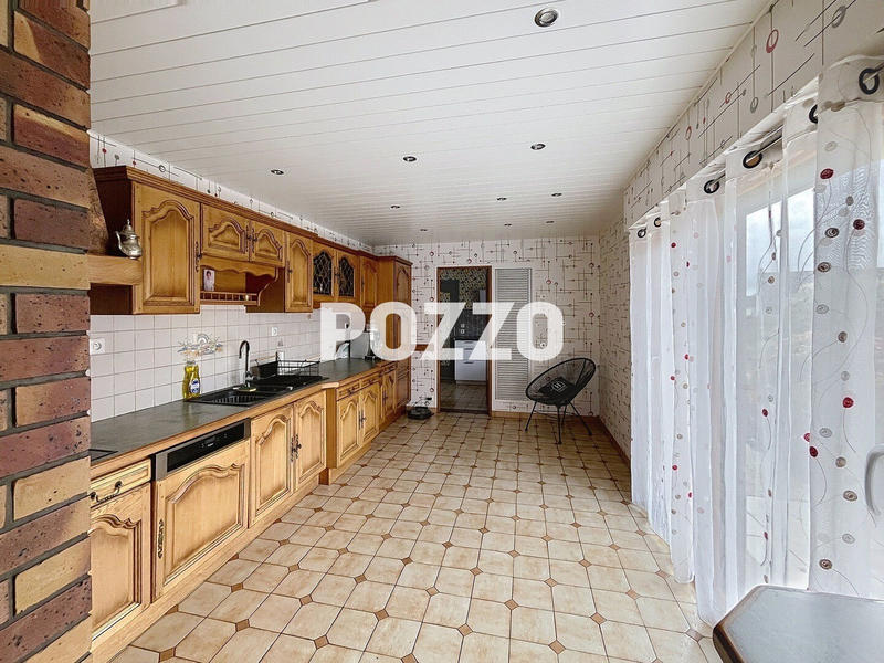 Maison - 275 m² - 11 pièces