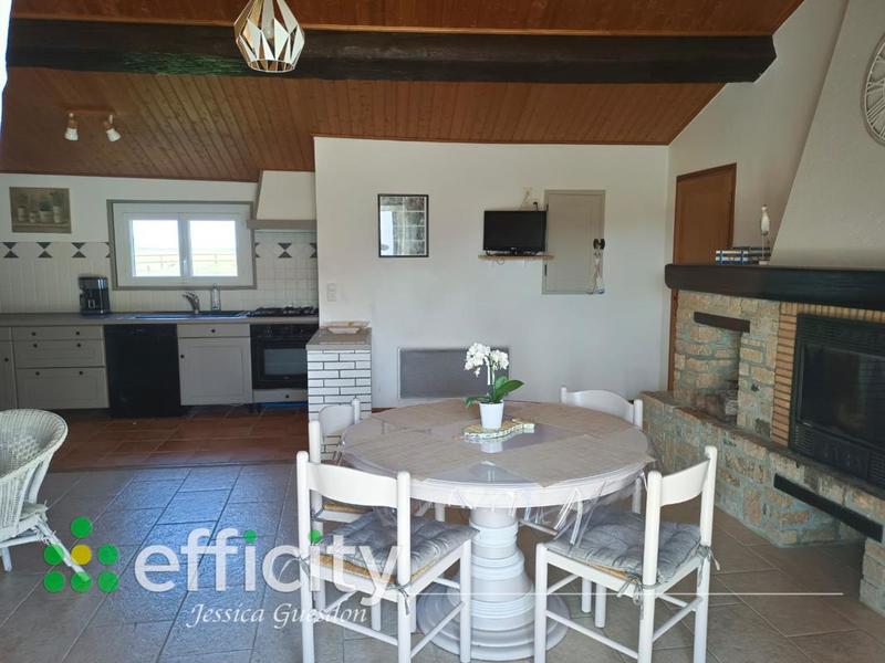 Maison - 270 m² - 11 pièces