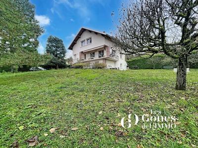 Maison - 229 m² - 7 pièces