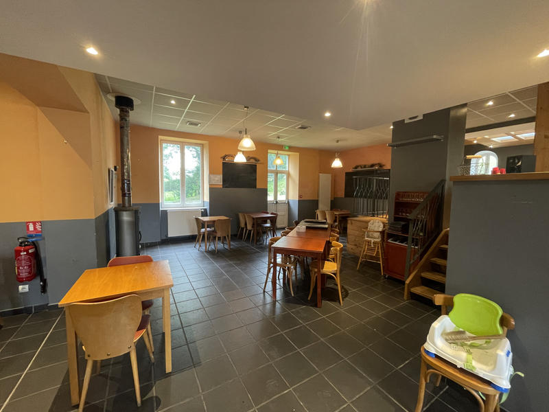 Maison - 337 m² - 16 pièces