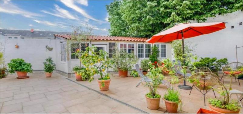 Maison - 220 m² - 9 pièces