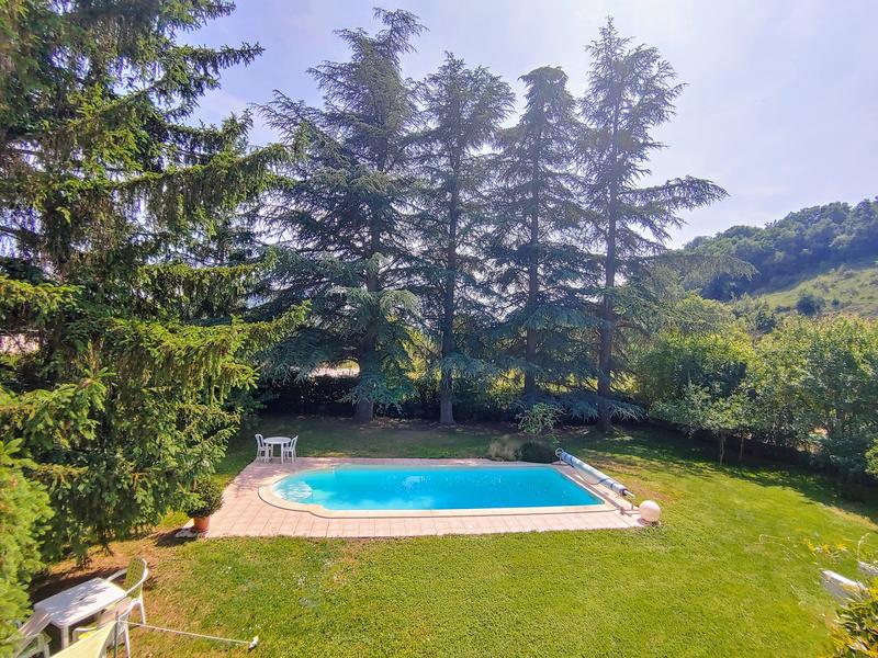 Maison - 247 m² - 9 pièces