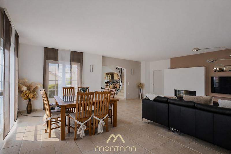 Maison - 226 m² - 7 pièces