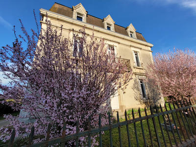 Maison - 244 m² - 8 pièces