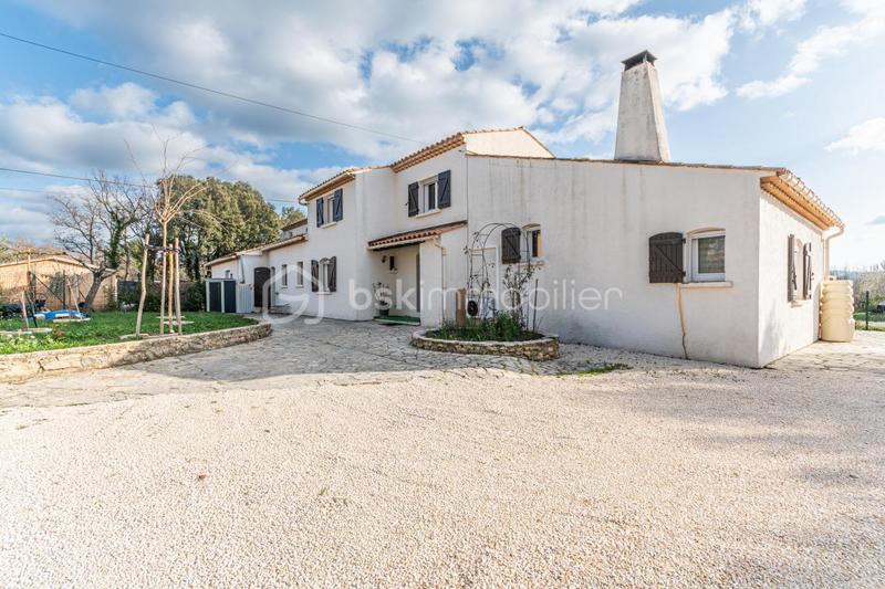 Maison - 196 m² - 7 pièces