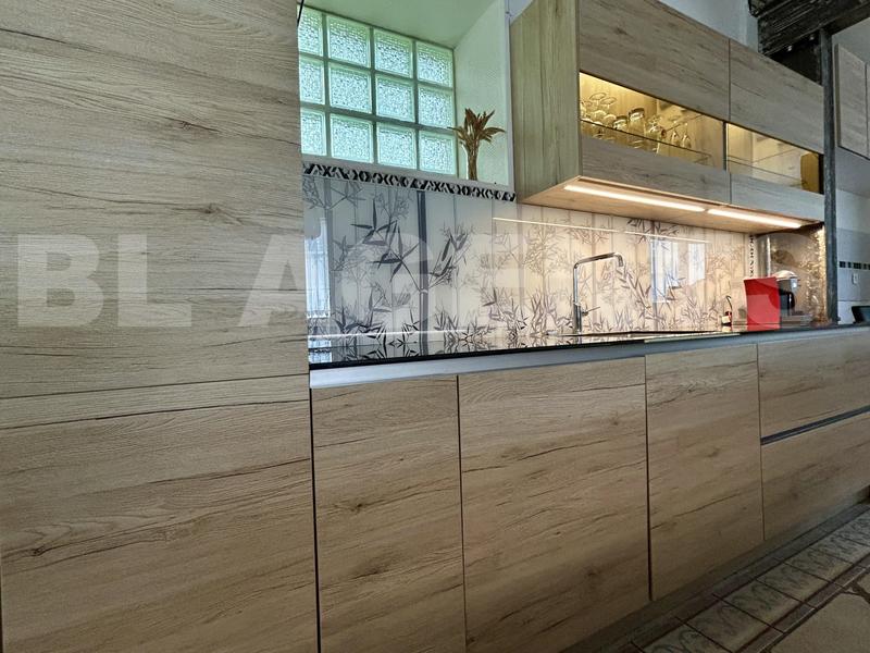 Maison - 280 m² - 10 pièces