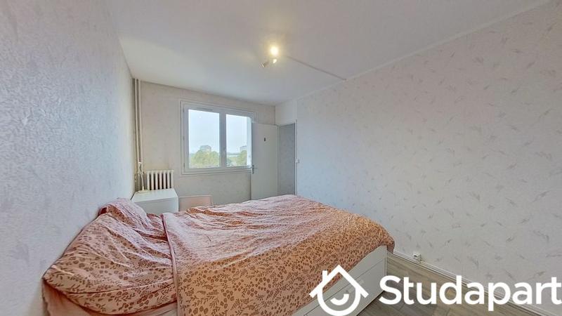 Chambre - 77 m² - 1 pièce
