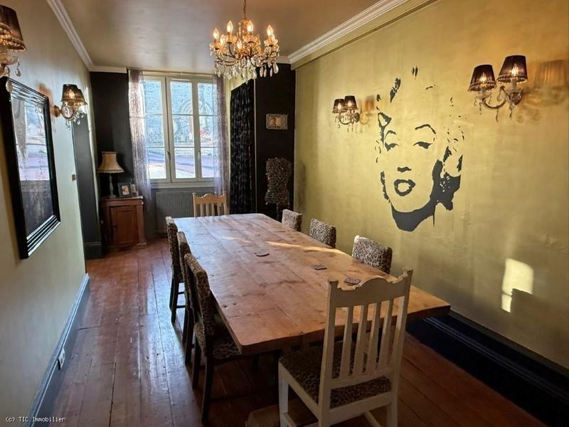 Maison de village - 495 m² - 10 pièces