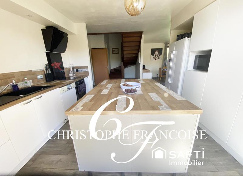 Maison - 200 m² - 6 pièces