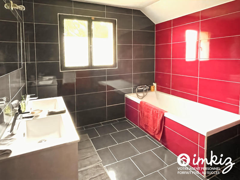 Maison - 235 m² - 7 pièces