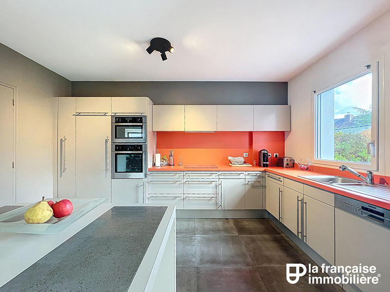 Maison - 168 m² - 8 pièces