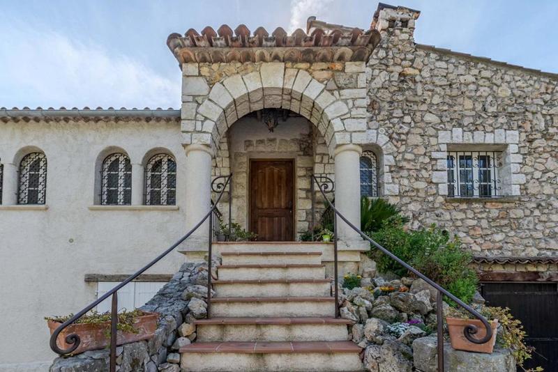 Maison - 195 m² - 9 pièces