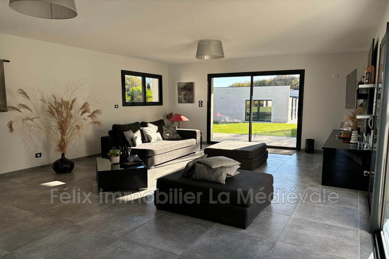 Villa - 255 m² - 5 pièces