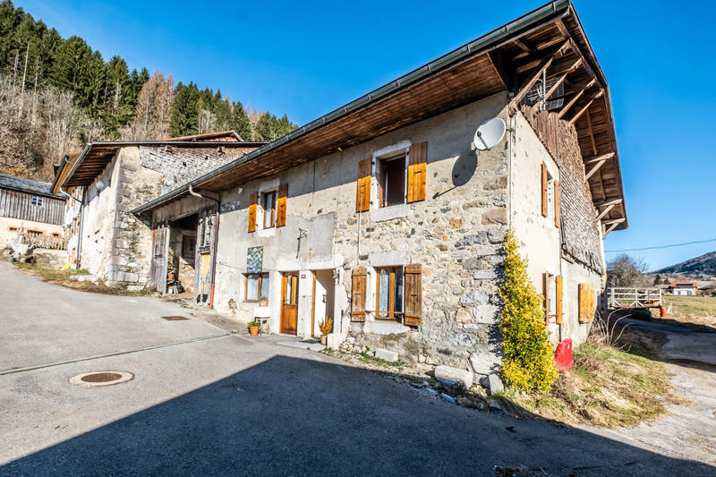 Ferme - 710 m² - 4 pièces