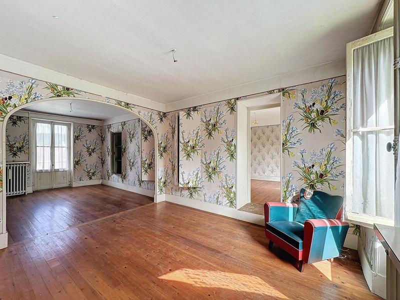 Maison - 232 m² - 10 pièces