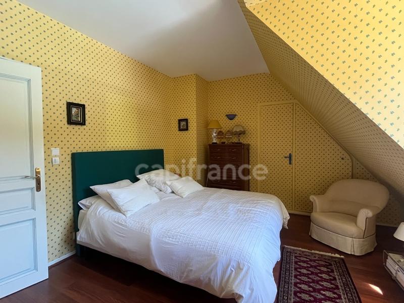 Maison - 268 m² - 8 pièces