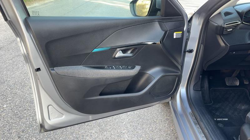 Peugeot E-208 136 50 kWh Style - Automatique Entretien constructeur