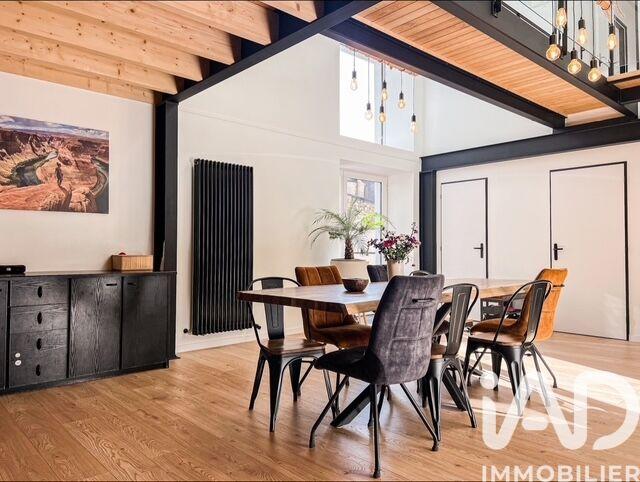 Maison - 203 m² - 7 pièces