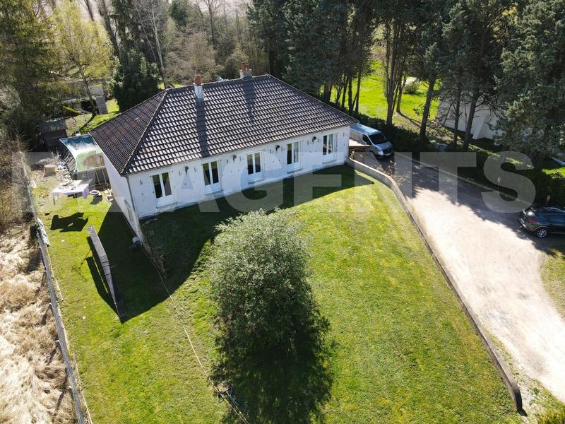 Maison traditionnelle - 191 m² - 9 pièces