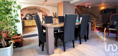 Maison - 204 m² - 9 pièces