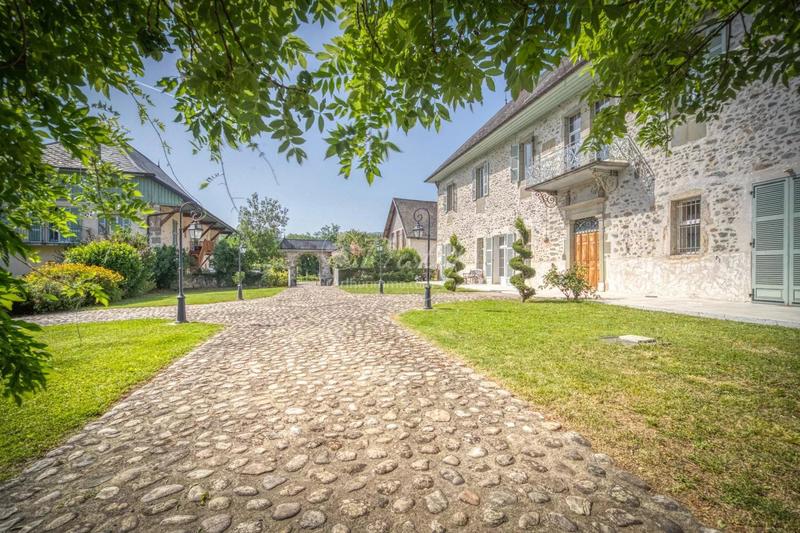 Maison - 488 m² - 20 pièces