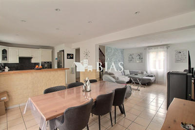 Maison - 104 m² - 4 pièces