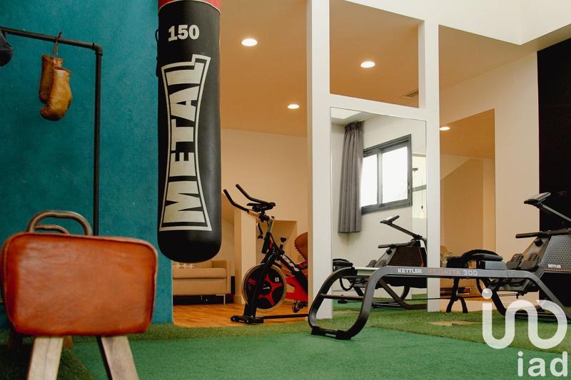 Maison - 590 m² - 11 pièces