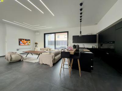 Maison - 165 m² - 4 pièces