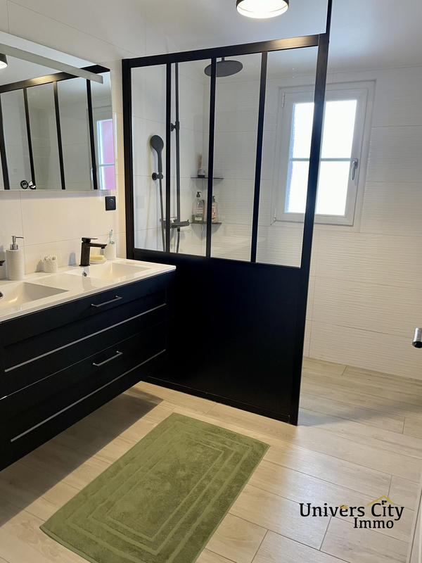 Maison - 95 m² - 4 pièces