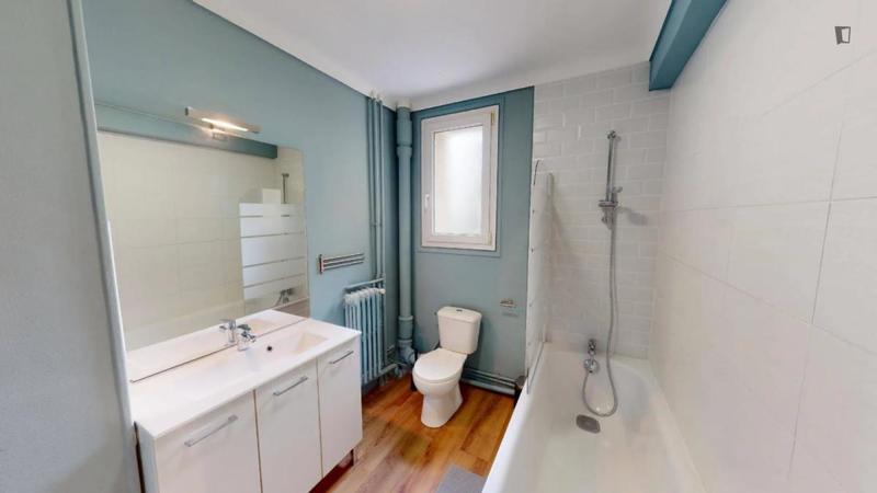 Chambre - 12 m² - 5 pièces