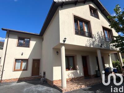 Maison - 195 m² - 10 pièces