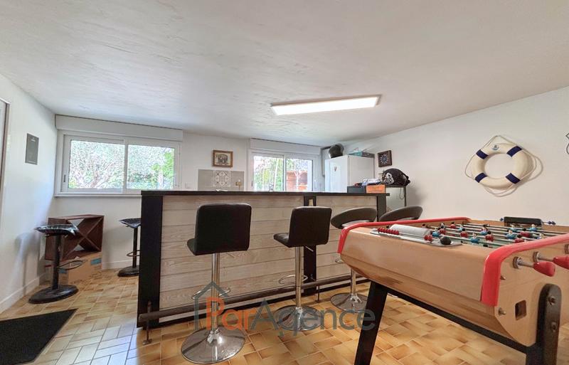 Maison - 220 m² - 8 pièces