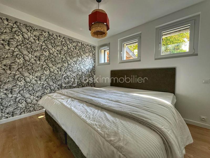 Propriété - 220 m² - 6 pièces