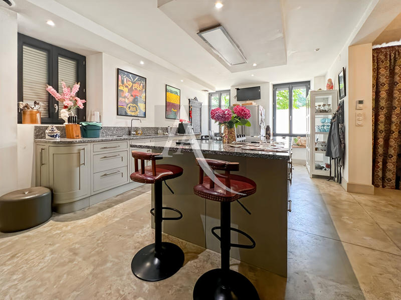 Maison - 180 m² - 7 pièces