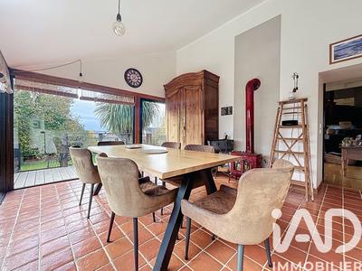 Maison - 220 m² - 10 pièces