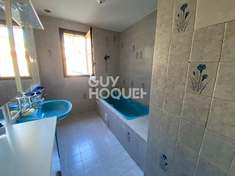 Maison - 220 m² - 10 pièces