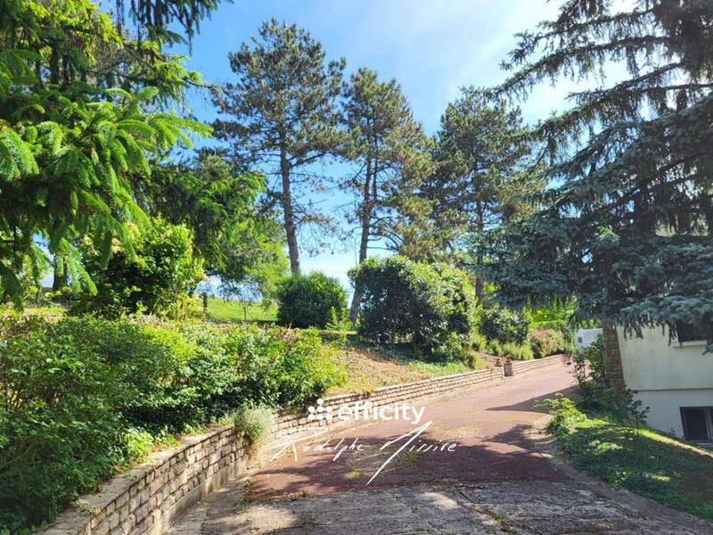 Maison - 180 m² - 8 pièces