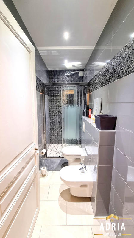 Maison - 225 m² - 8 pièces